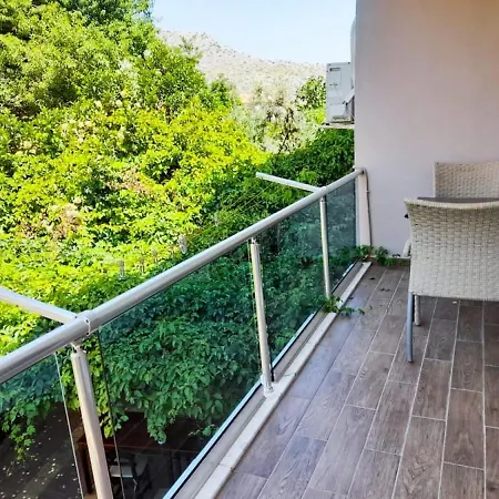 Cozy Flat With Balcony And Partial Sea View Near In Appartement