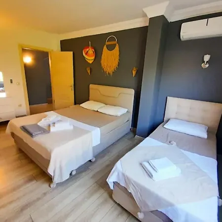 Appartement Cozy Flat With Balcony And Partial Sea View Near In