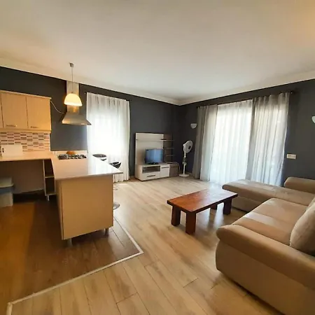 Cozy Flat With Balcony And Partial Sea View Near In Apartamento *