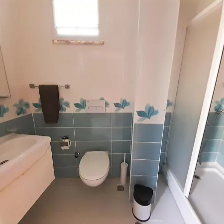 Apartamento Cozy Flat With Balcony And Partial Sea View Near In *